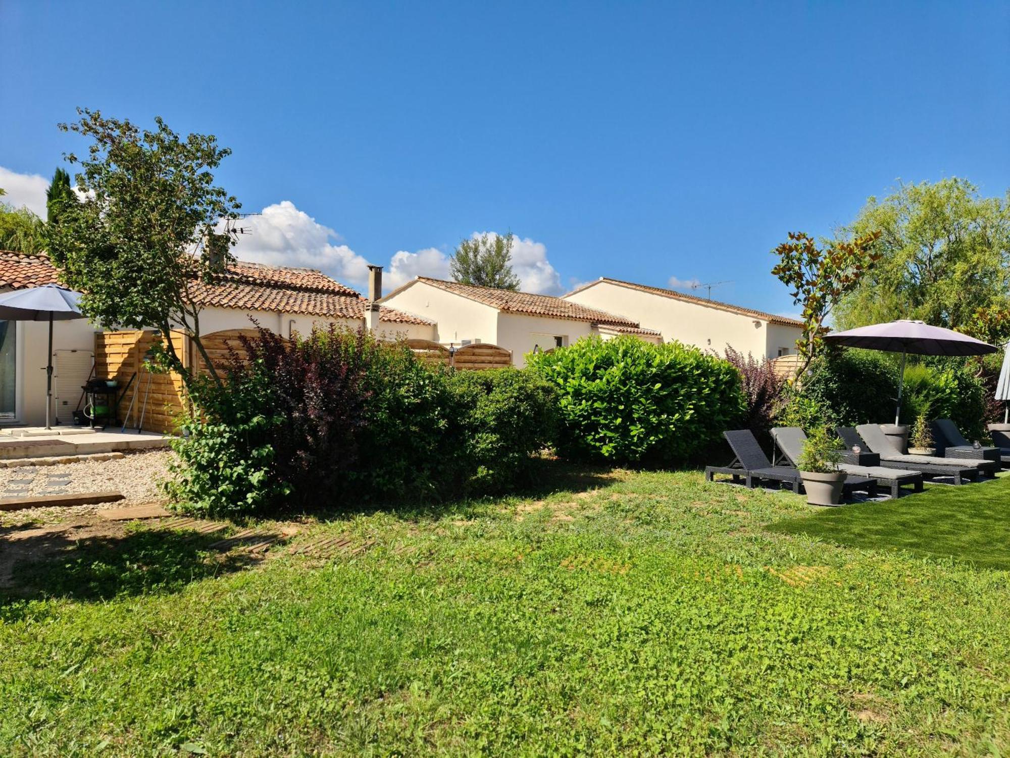 Mas Gabelys Superbe Vue Sainte Victoire Jardin Terrasse Et Piscine Trets Exterior foto